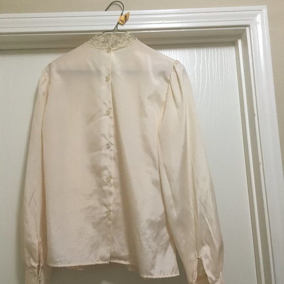 Woman's blouse - Picture 4 of 4